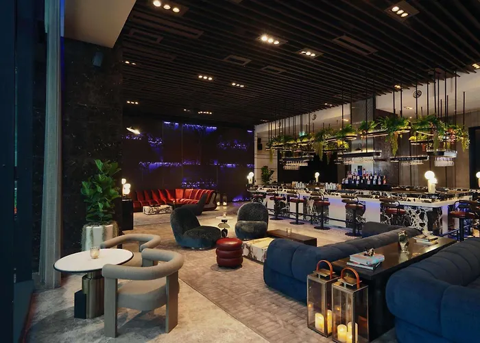 Hotel So/